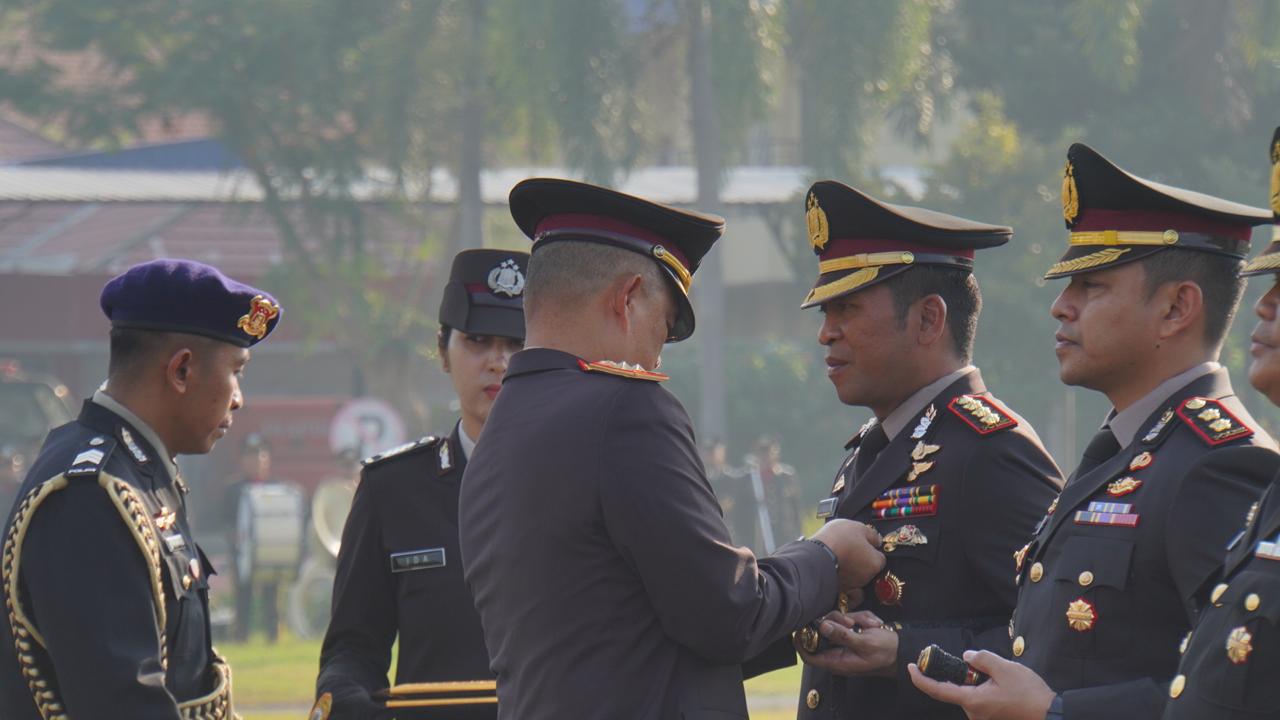 Kapolresta Sidoarjo Dapatkan Pin Emas Kapolri Di Hari Lahir Pancasila ...