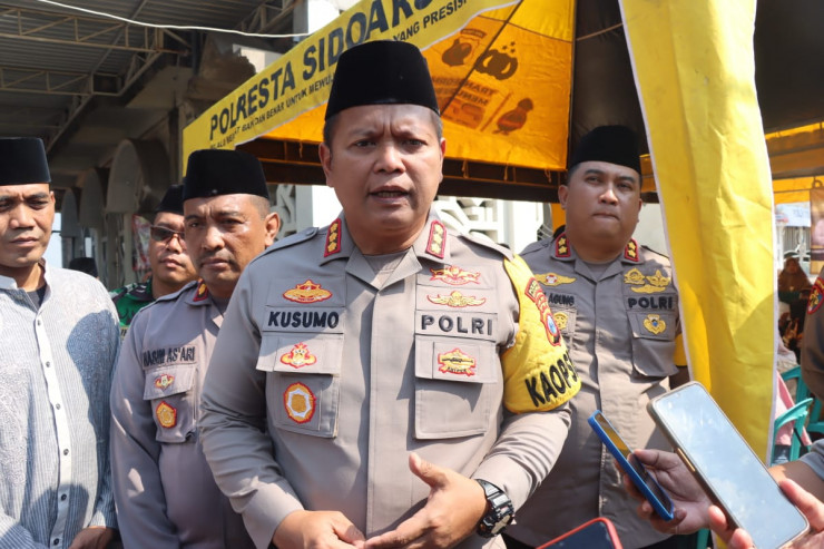 Jumat Curhat, Kapolresta Sidoarjo Silaturahmi Ke Desa Singkalan Balongbendo