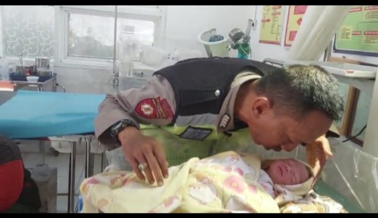 Langkah Cepat Polisi RW di Jember, Berhasil Selamatkan Bayi Yang Ditemukan Warga