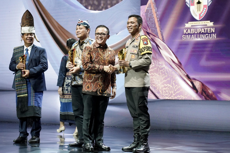 Tingkatkan Inovasi Digital Layanan Publik, Kapolresta Sidoarjo Terima Penghargaan Pemimpin Daerah Awards 2024