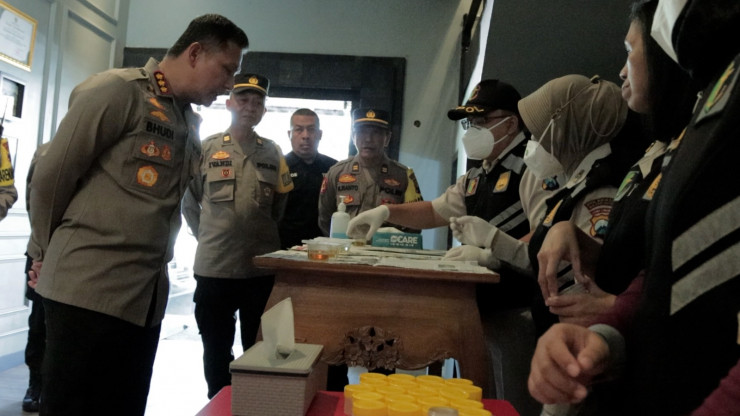 Penguatan Pengawasan Polresta Malang Kota Adakan Tes Urine Dadakan Bagi Personel