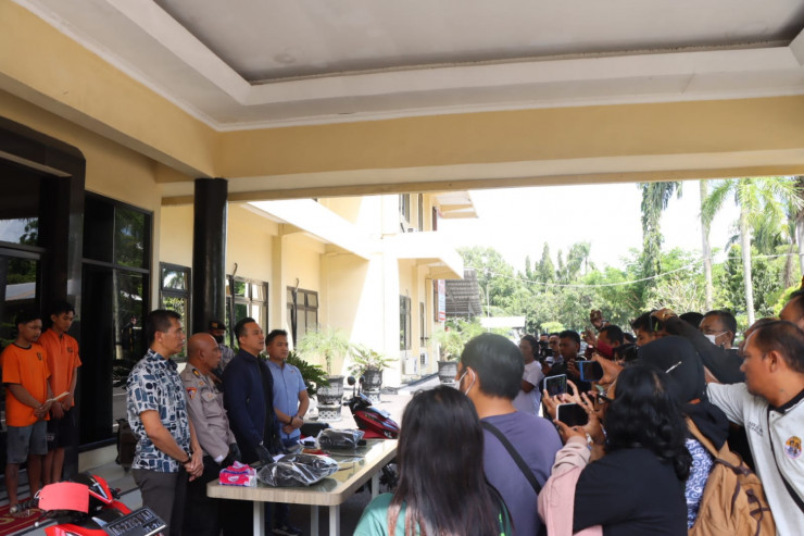 Polres Nganjuk Ungkap Kasus Penganiayaan Dengan Sajam, 5 Tersangka Berhasil Diamankan