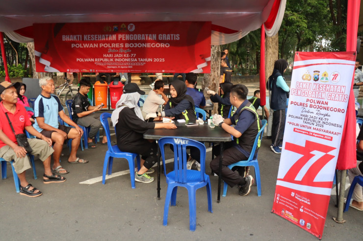 Polwan Polres Bojonegoro Gelar Bakti Kesehatan di CFD, Warga Antusias Serbu Layanan Gratis