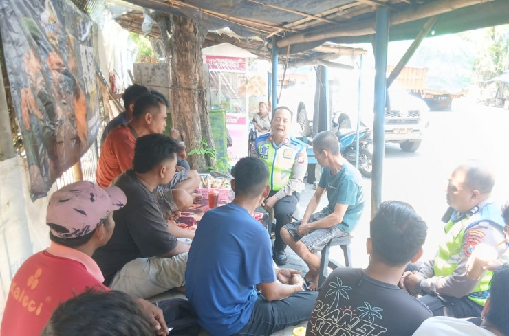 Polres Pelabuhan Tanjung Perak Imbau Sopir Truk Manfaatkan Buffer Area untuk Antre Penyeberangan