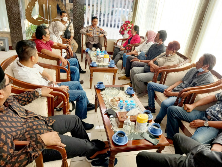 Ciptakan Kamtibmas yang Kondusif, Kapolres Jember Damaikan Konflik Wartawan dengan Pengurus Pesantren