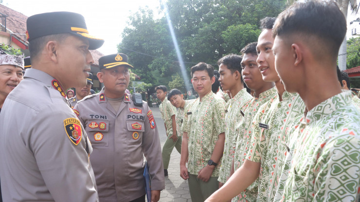 Gencarkan “Police Goes to School”, Polresta Banyuwangi Dorong Generasi Muda Tertib Hukum