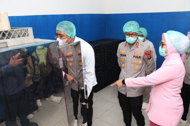 Pastikan Higienis, Kapolres Malang Cek Pilot Project MBG Konsep Prasmanan