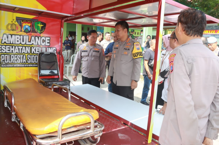 Polisi Gelar Bakti Sosial Kesehatan di Kedung Rawan Krembung