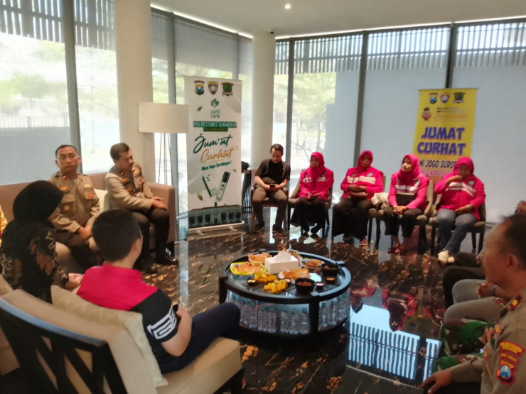 Cooling System, Polrestabes Surabaya Perkuat Harmoni Jelang Pilkada 2024 Lewat "Jum'at Curhat" dan Bansos