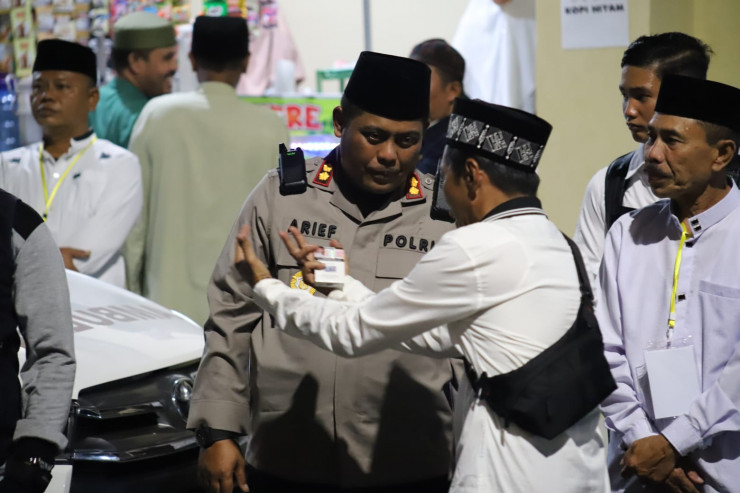 Polisi Lakukakan Pengamanan, Gresik Bersholawat di Pulau Bawean Berjalan Kondusif