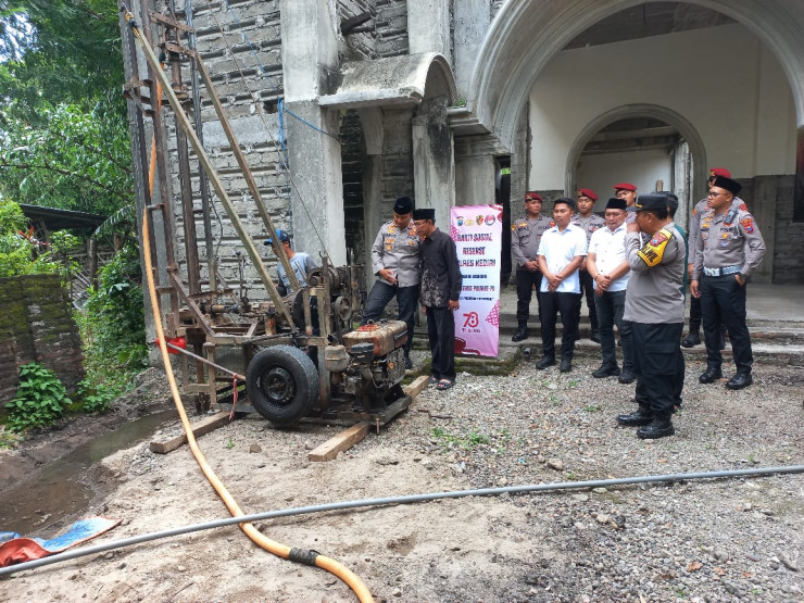 Peringati Hari Jadi Reserse ke - 78 Polres Kediri Bantu Sumur Bor