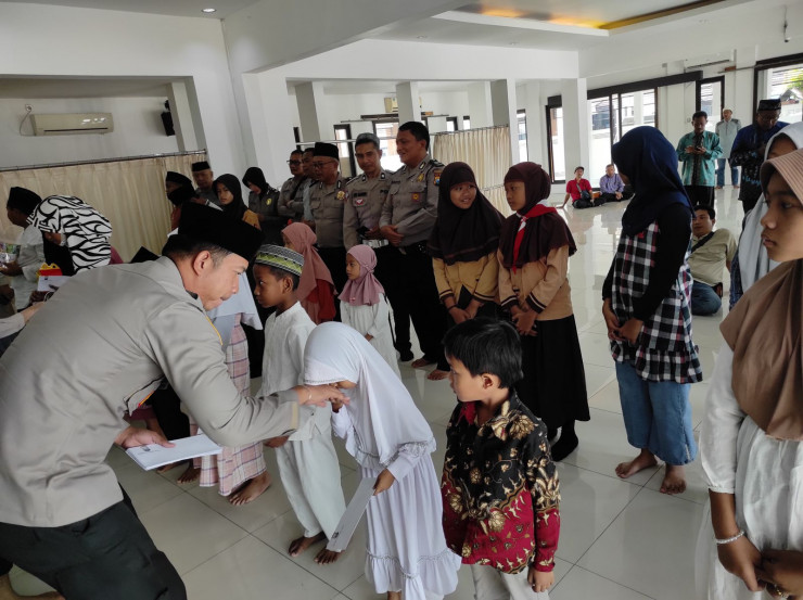 Polsek Sidoarjo Kota Gelar Doa Bersama dan Santuni 24 Anak Yatim