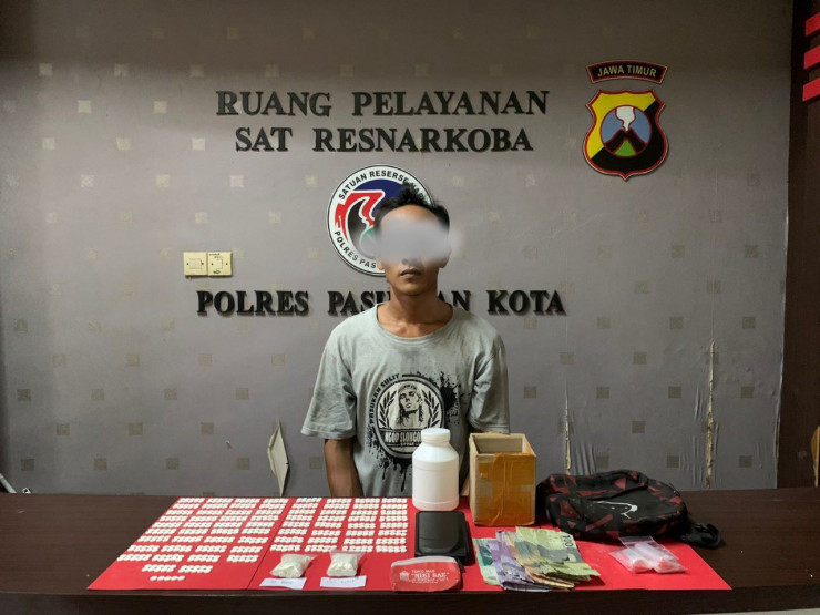 Polisi Ungkap Peredaran Narkoba, Ratusan Butir Pil Trihexyphenidil dan Tersangka Berhasil Diamankan