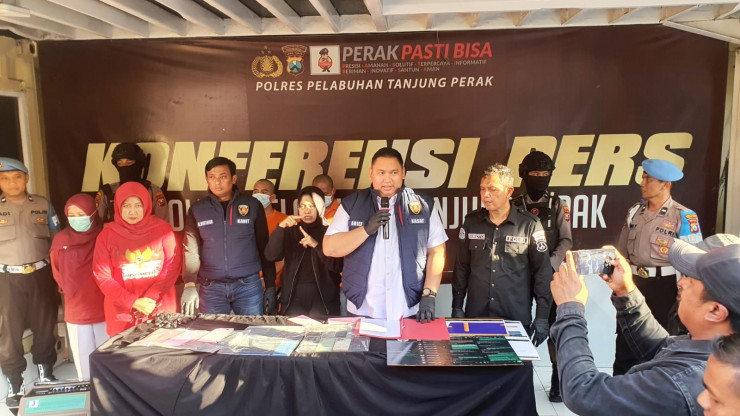 Polres Pelabuhan Tanjungperak  Berhasil Amankan Sindikat Pembobol Rekening Bank