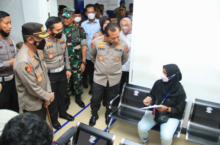 Kapolda Jatim Mengapresiasi Pelayanan SIM Cak Bhabin dan Motor Listrik Polrestabes Surabaya