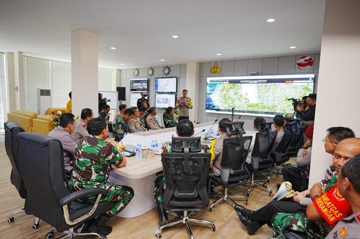 Tinjau 91 Command Center, Kapolri dan Panglima TNI Pastikan Kesiapan Personel Jelang KTT ASEAN