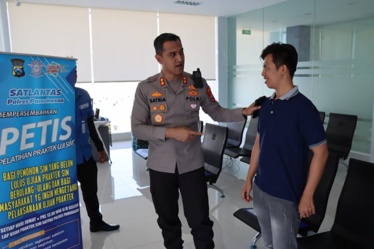 Pastikan Pelayanan SIM Profesioanal, Kapolres Pamekasan Cek Satpas
