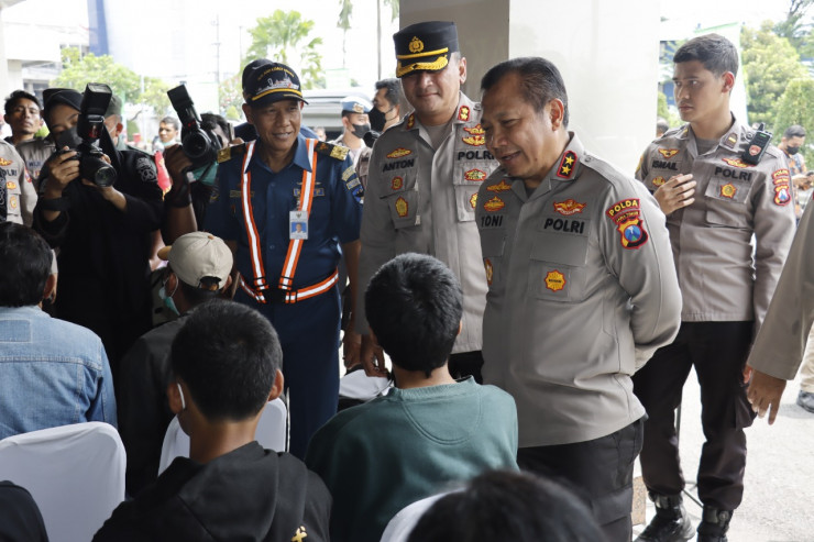 Kapolda Jatim Kunjungi Gerai Vaksin Presisi di GSN Pelabuhan Tanjung Perak