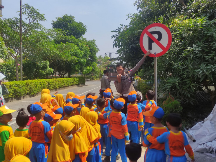 Operasi Zebra Semeru 2024, Satlantas Polresta Sidoarjo Edukasi Tertib Lalu Lintas Sejak Dini