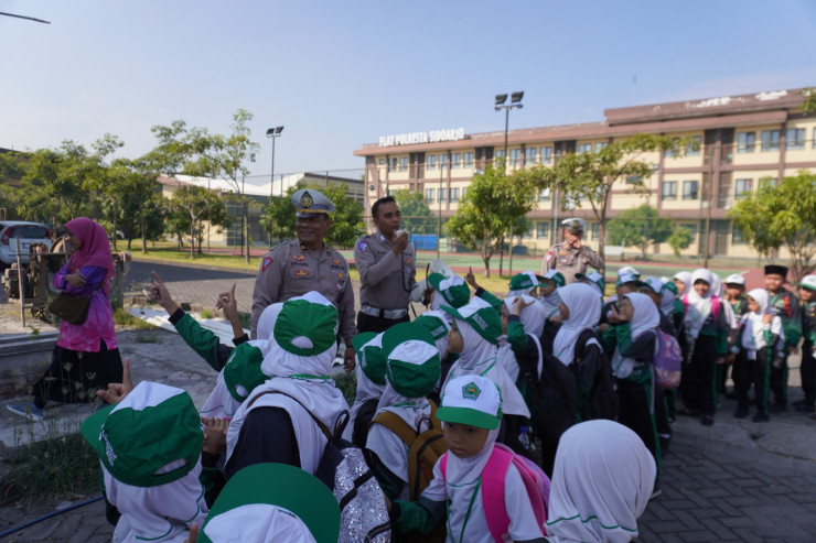Satlantas Polresta Sidoarjo Edukasi Tertib Lalu Lintas pada Pelajar