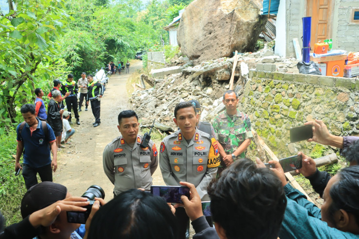 Polres Ponorogo bersama Forkopimda Tinjau Lokasi Longsor di Slahung