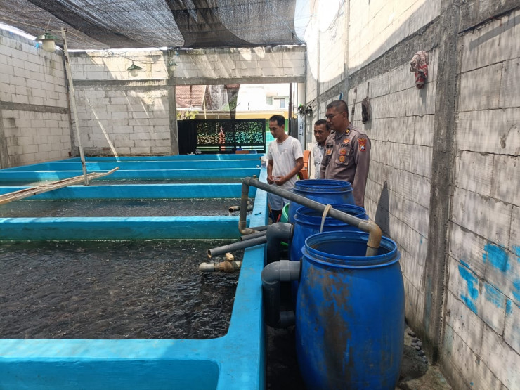 Polisi dan Perangkat Desa Dukung Budidaya Lele Warga Gedang Porong untuk Ketahanan Pangan