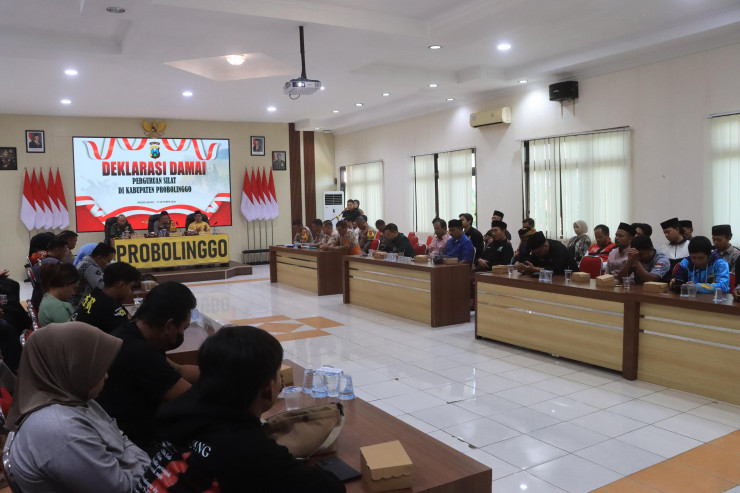 Harkamtibmas Pilkada 2024 Perguruan Silat Gelar Ikrar Kesepakatan dan Komitmen Damai di Mapolres Probolinggo