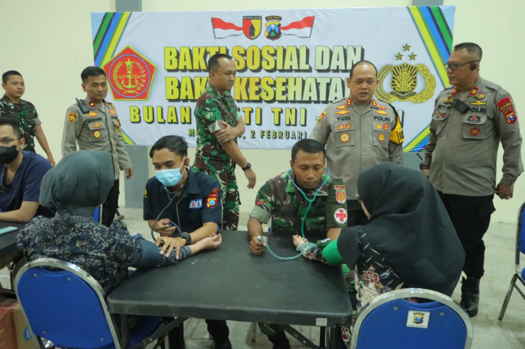 Sinergitas Polres Mojokerto dan Kodim 0815 Berikan Layanan Pengobatan Gratis Untuk Warga