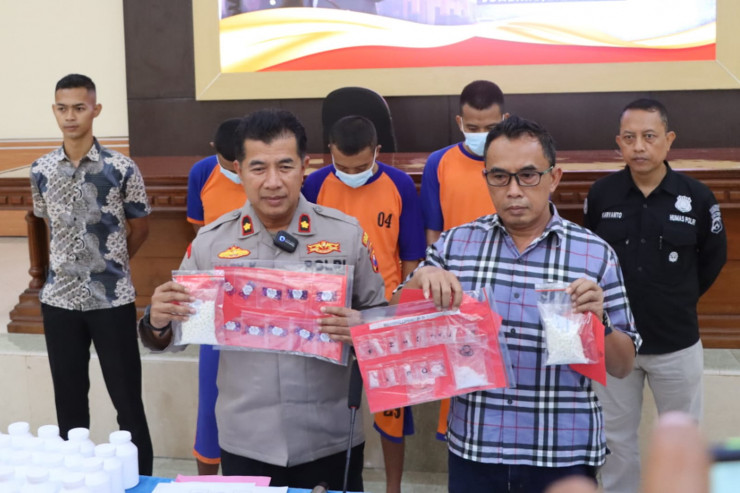 Polres Jombang Berhasil Ungkap Peredaran Narkoba, Tiga Tersangka dan Puluhan Ribu Pil Koplo Diamankan