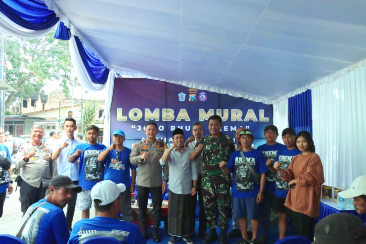 Polresta Malang Kota Gandeng Aremania Jogo Bhumi Arema dalam Lomba Mural