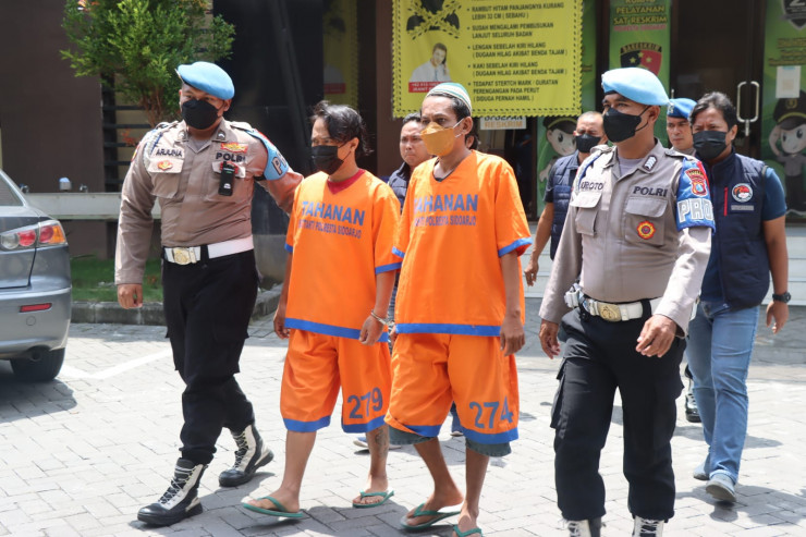 Satresnarkoba Polresta Sidoarjo Ringkus 2 Pengedar Puluhan Gram Sabu &amp; Pil Ekstasi