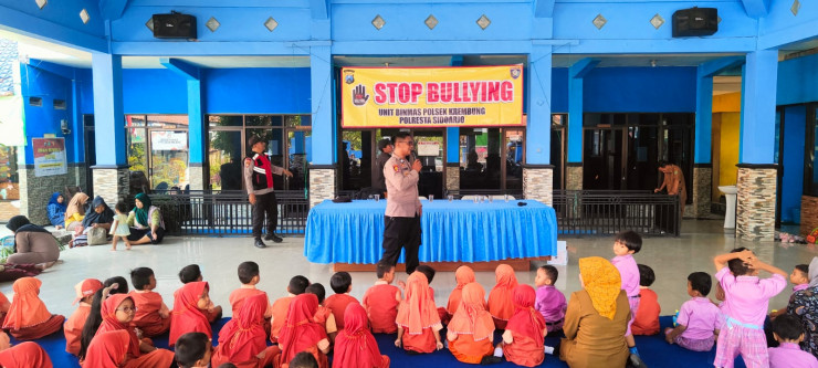 Kanit Binmas Polsek Krembung Edukasi Bahaya Bullying Sejak Dini