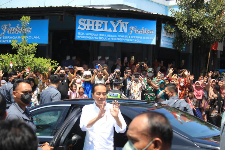 Presiden Jokowi Berbagi Bantuan di Pasar Rejoso Nganjuk, Polda Jatim Lakukan Pengamanan VVIP