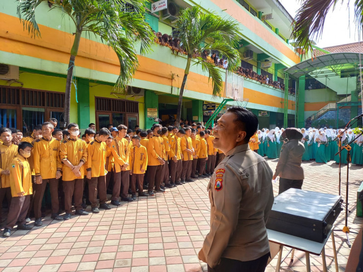 Tim Ops Bina Kusuma Semeru 2023 Polda Jatim Lakukan Penyuluhan Pelajar Antisipasi Kenakalan Remaja