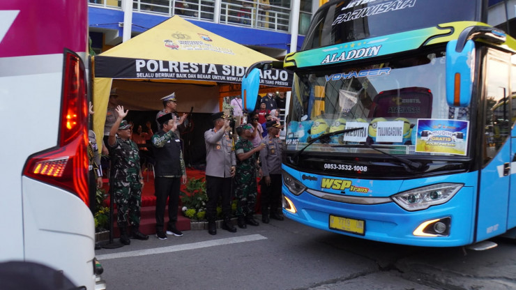 Polresta Sidoarjo Berangkatkan 10 Bus Mudik Bareng Gratis