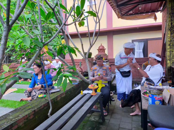 Pura Kertha Bumi Bhayangkara Sidoarjo Gelar Ibadah Bulan Purnama