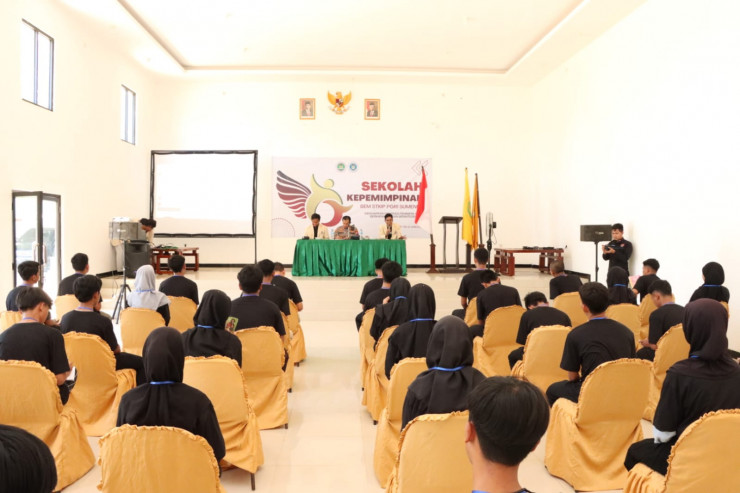 Pesan Kapolres Sumenep Saat Menjadi Narasumber Sekolah Kepemimpinan di BEM STKIP