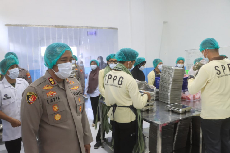 SPPG Polres Probolinggo di Maron Distribusikan 2.441 Penerima Manfaat MBG