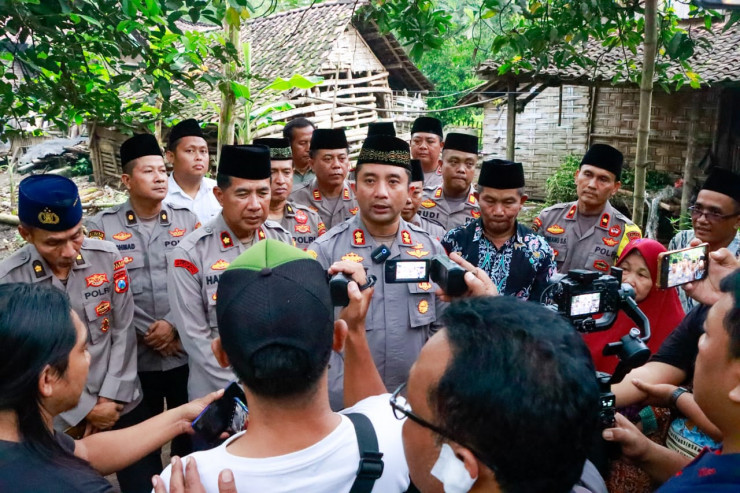 Kapolres Jombang Sapa Warga di Bulan Ramadhan Dengan Berbagi Paket Sembako