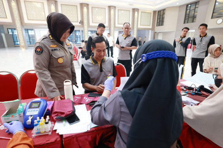 Sambut Hari Jadi Humas Polri ke - 73 Polda Jatim Gelar Donor Darah