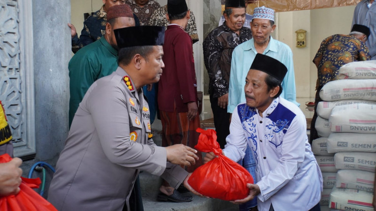 Gelar Jumat Curhat Polresta Sidoarjo Bantu Pembangunan Masjid Al Mubarokah
