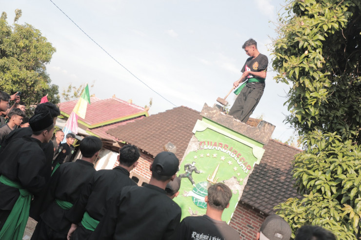 Kapolres Kediri Kota Apresiasi Perguruan Silat Pagar Nusa Tertibkan Tugu Secara Sukarela