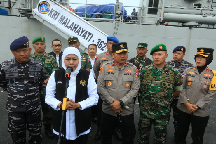 Forkopimda Jawa Timur Distribusikan Bahan Pokok ke Pulau Masalembu