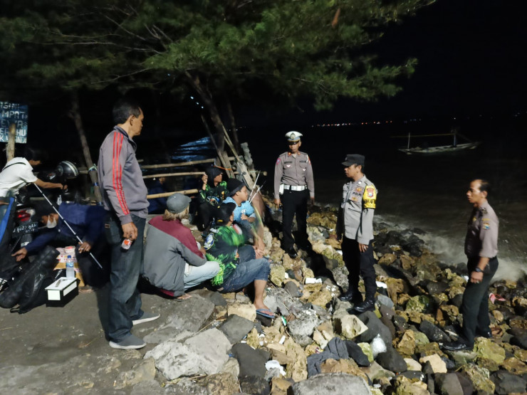 Polres Tanjungperak Patroli Dialogis, Sampaikan Himbauan Waspada Banjir Rob Dampak Fenomena Perigee