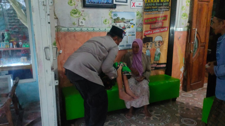 Polri Peduli, Polres Lamongan Door To Door Kunjungi dan Antar Warga Lansia Untuk Berobat