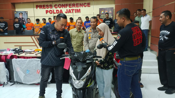 Tak Percuma Lapor Polisi, Polda Jatim Berhasil Temukan dan Kembalikan Motor Korban Pencurian Kepada Pemilik