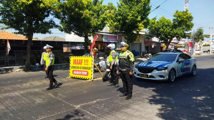 Polisi Siapkan Jalur Alternetif Selama Penutupan Jembatan di Jalan Wijaya Situbondo