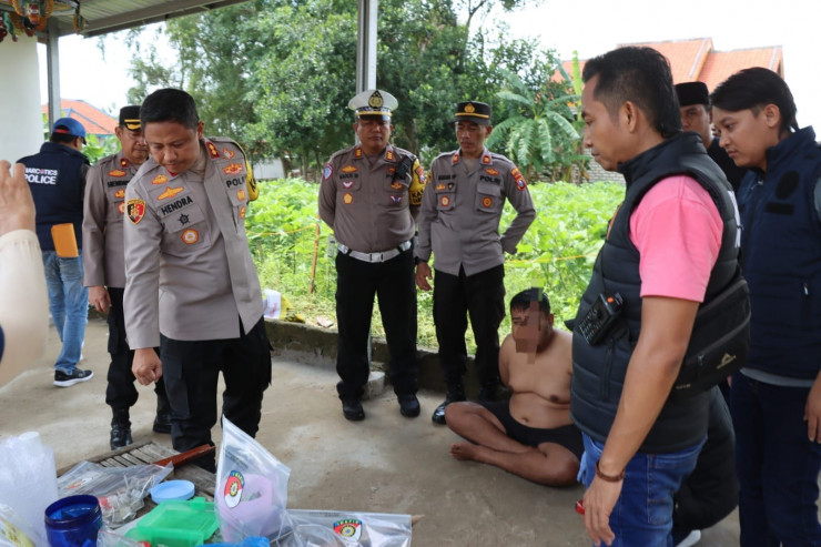 Polres Pamekasan Geledah Rumah Diduga Bandar Narkoba, 4 Tersangka Diamankan