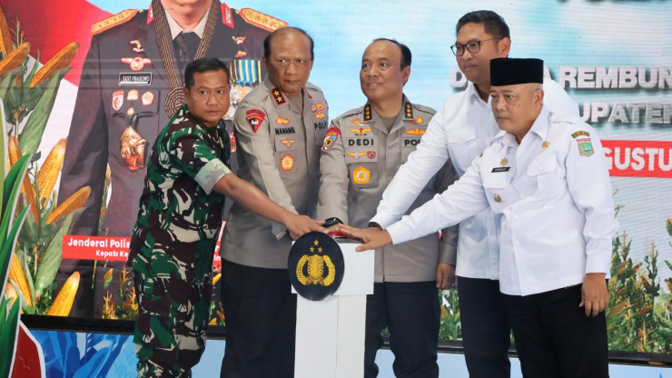 POLRI RESMIKAN 8 SPPG OPERASIONAL DAN GROUNDBREAKING 205 UNIT SERENTAK SELURUH INDONESIA UNTUK AKSELERASI PROGRAM MAKANAN BERGIZI GRATIS