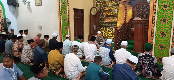 Kapolsek Prambon Kultum Kamtibmas di Jamaah Tarawih